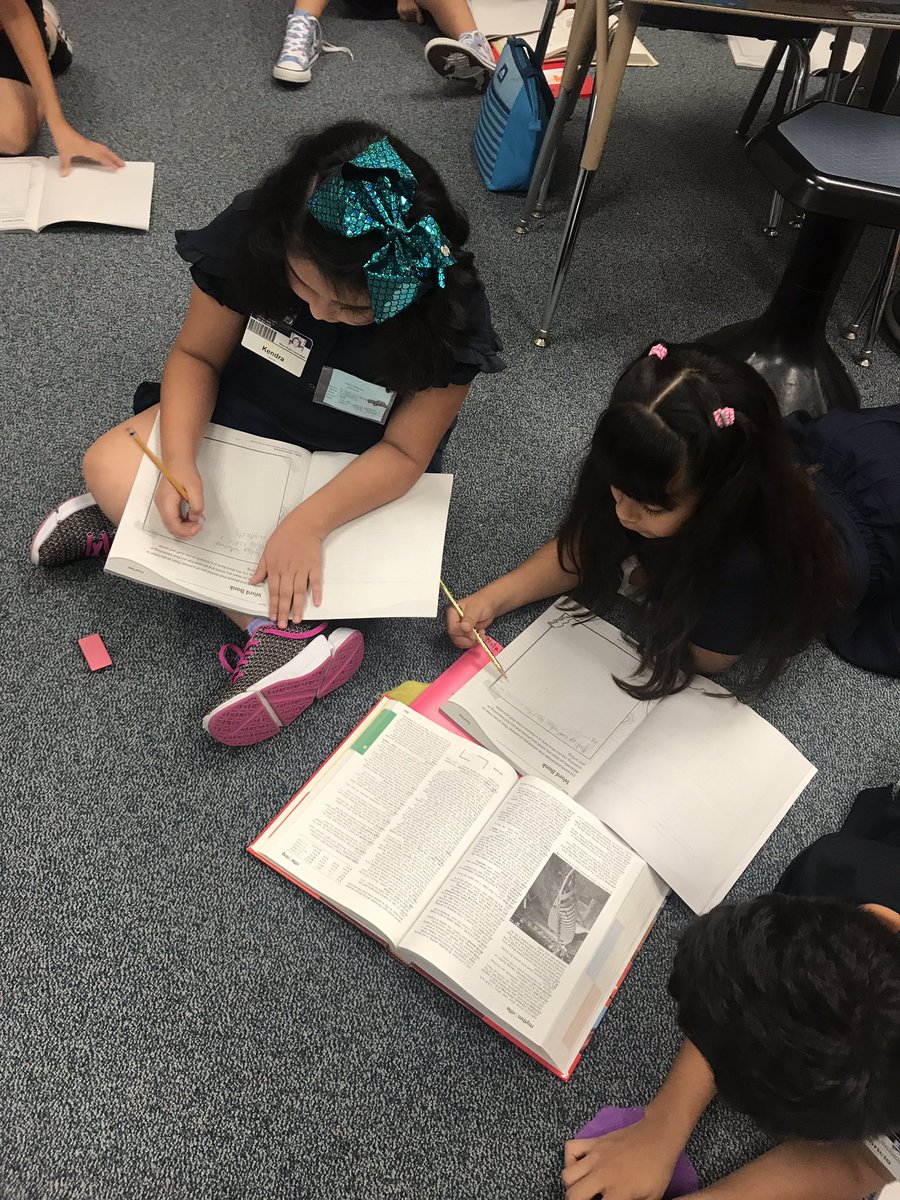 MsGuzman03's tweet photo. Learning how to look up words after using our context clues. Some guesses were correct 😁@ReesStars #ReesDual #duallanguage @Alief_Lang_Arts https://t.co/U0x2LyFrvO