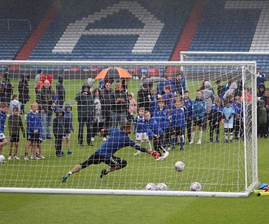 Great session infront of the fans this morning, always fun involving the little ones! Thank you everyone for coming! 😊 <a href="/OfficialOAFC/">Oldham Athletic</a>