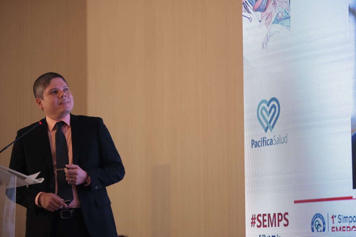 PacificaSalud's tweet photo. "Simuladores y Camaleones en la Enfermedad Cerebrovascular" dictado por el Dr. José Miguel Sánchez, Especialista en Medicina de Emergencias del Hospital Regional Rafael Hernández #SEMPS @jmsanper https://t.co/7s8kd5BLKH
