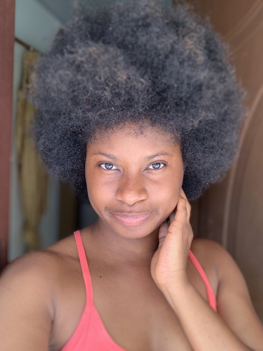 lhisher's tweet photo. Selfies before I wash my hair 😌. https://t.co/52PxIje6y1