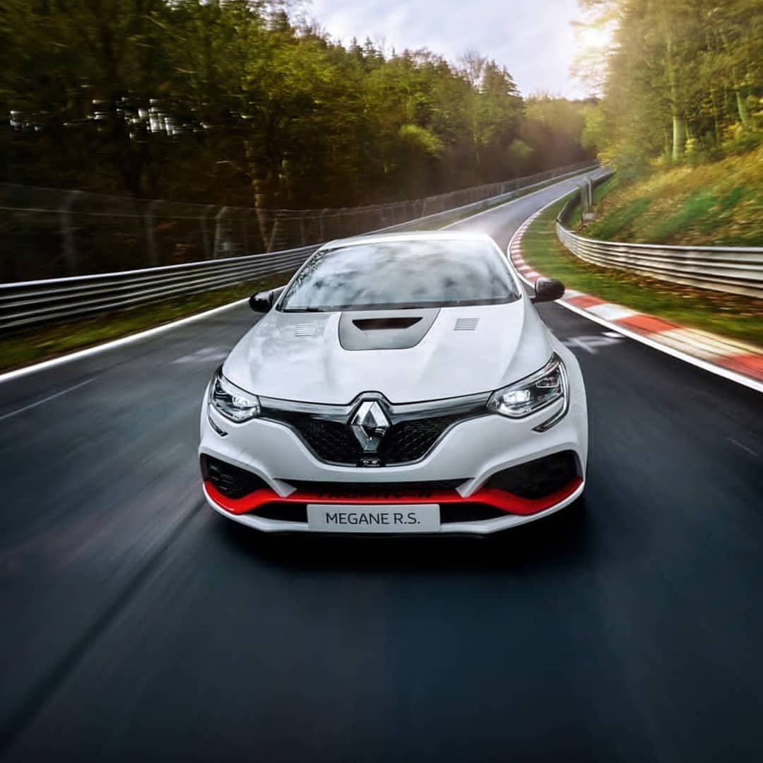 Racing to the weekend like... 

The Megane trophy on track looks incredible! 🔥👌 #meganetrophy #trophyr #renaultsportfrance #renaultuk #renaultsport #meganerenaultsport