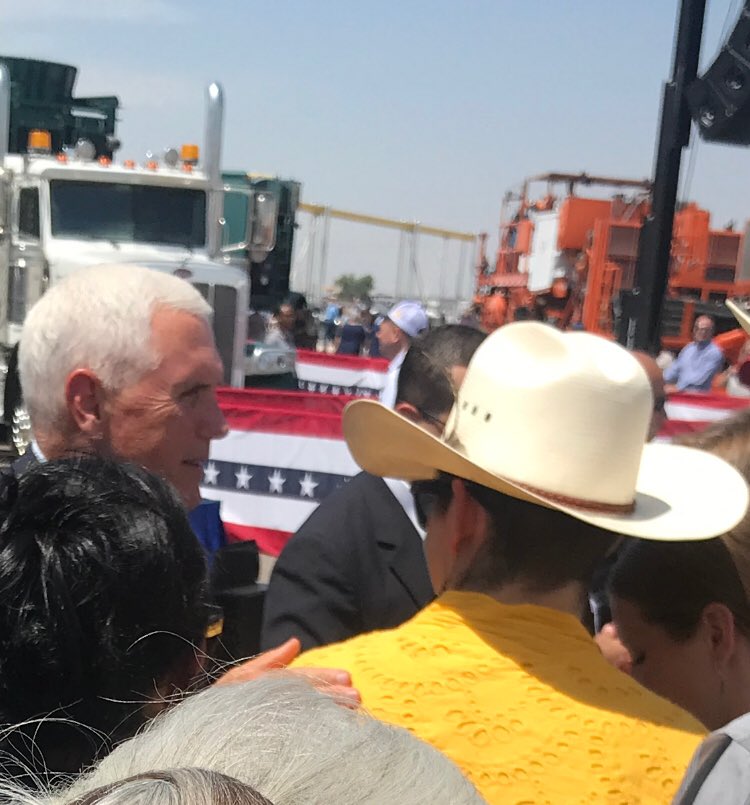 Audra4Nm's tweet photo. Met @VP when he stopped into our great state yesterday. He knows how important #energy is to NM and itβs not something that we can do without. Keep fighting!
#audra4nm #nmCD3 #CD3 #nmpolitics #fightfornewmexico #imfromnm #imfromnewmexico #leadright #audra4newmexico #audra2020 https://t.co/DDjFDEYoz2