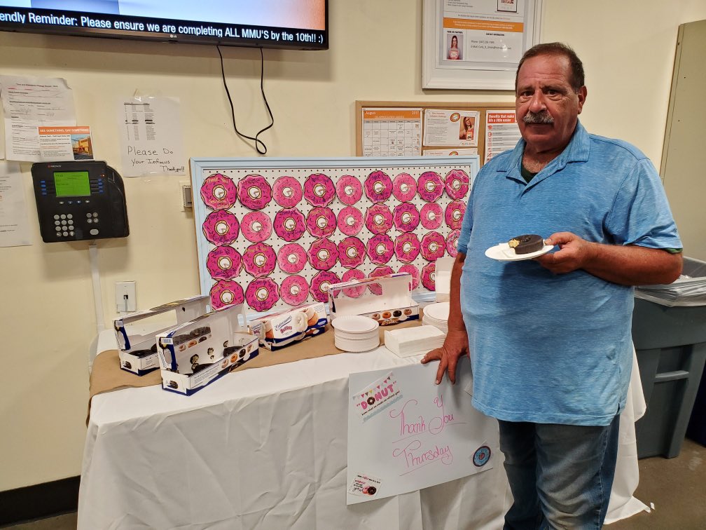 HarrisEmilyann's tweet photo. A very sweet Thank You Thursday at 1281! ☺️#1281VOA @SultanaTHD @noelia_pina2 @Chrisvsmith1 https://t.co/LWidXNKSIi