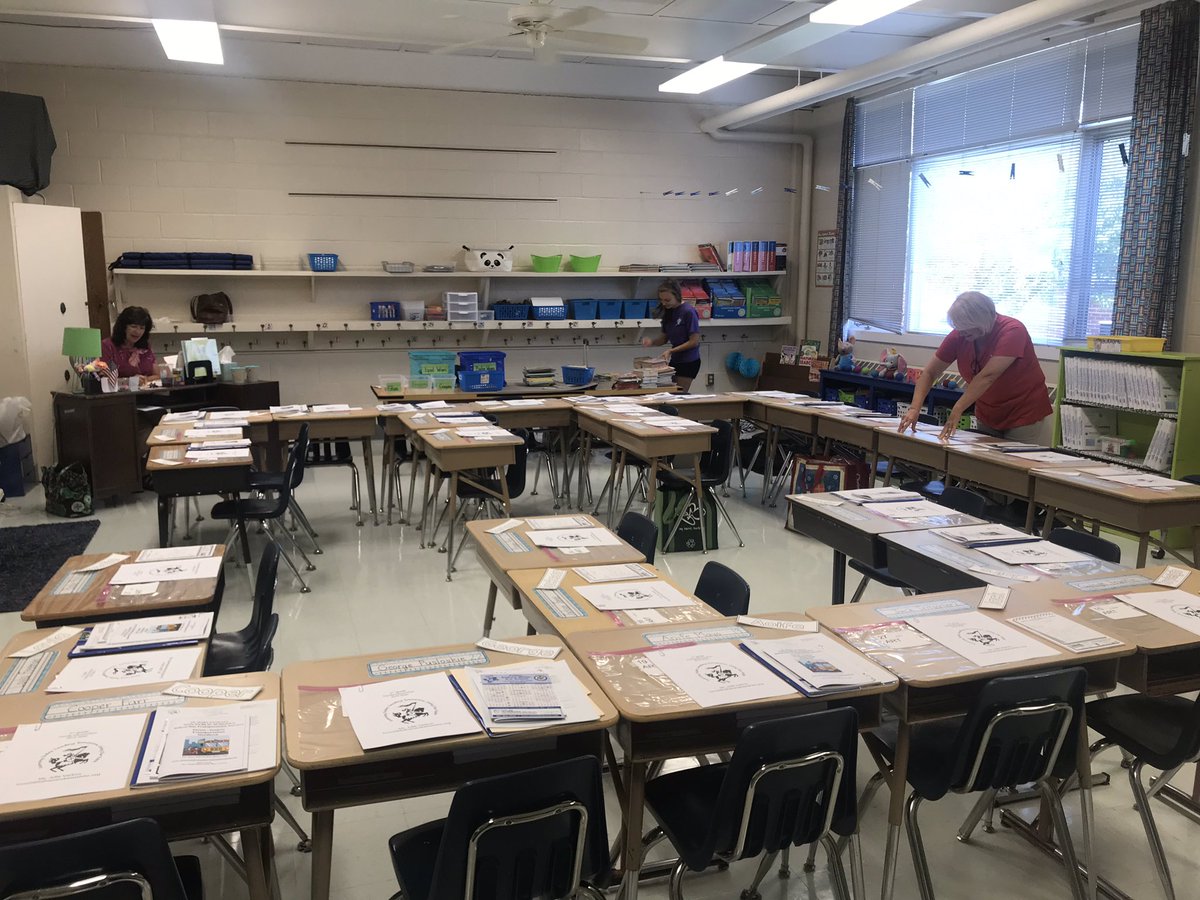 FAWcrusaders's tweet photo. Teachers hard at work getting ready for #backtoschool Open House @FAWcrusaders #ADWFamily https://t.co/4lZ7arXPrj