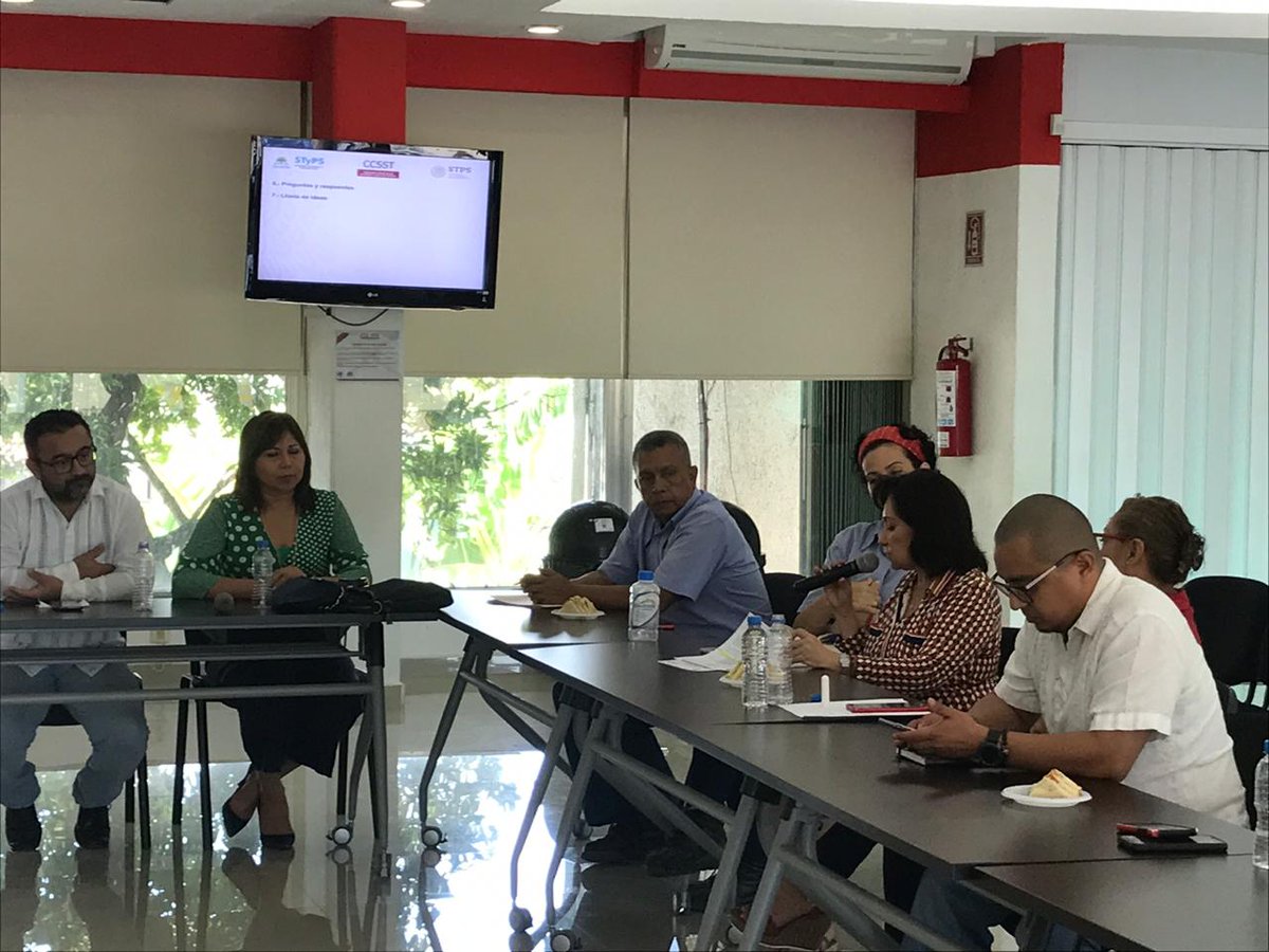 STYPS_QROO's tweet photo. #AlMomento Encabeza Catalina Portillo, titular de la #STyPS, la Primera Sesion Extraordinaria de la #CCSST para definir acuerdos y estrategias para la "Semana Estatal de Seguridad y Salud en el Trabajo", a realizarse en el mes de septiembre en todo el Estado. https://t.co/I1mYbSlONF