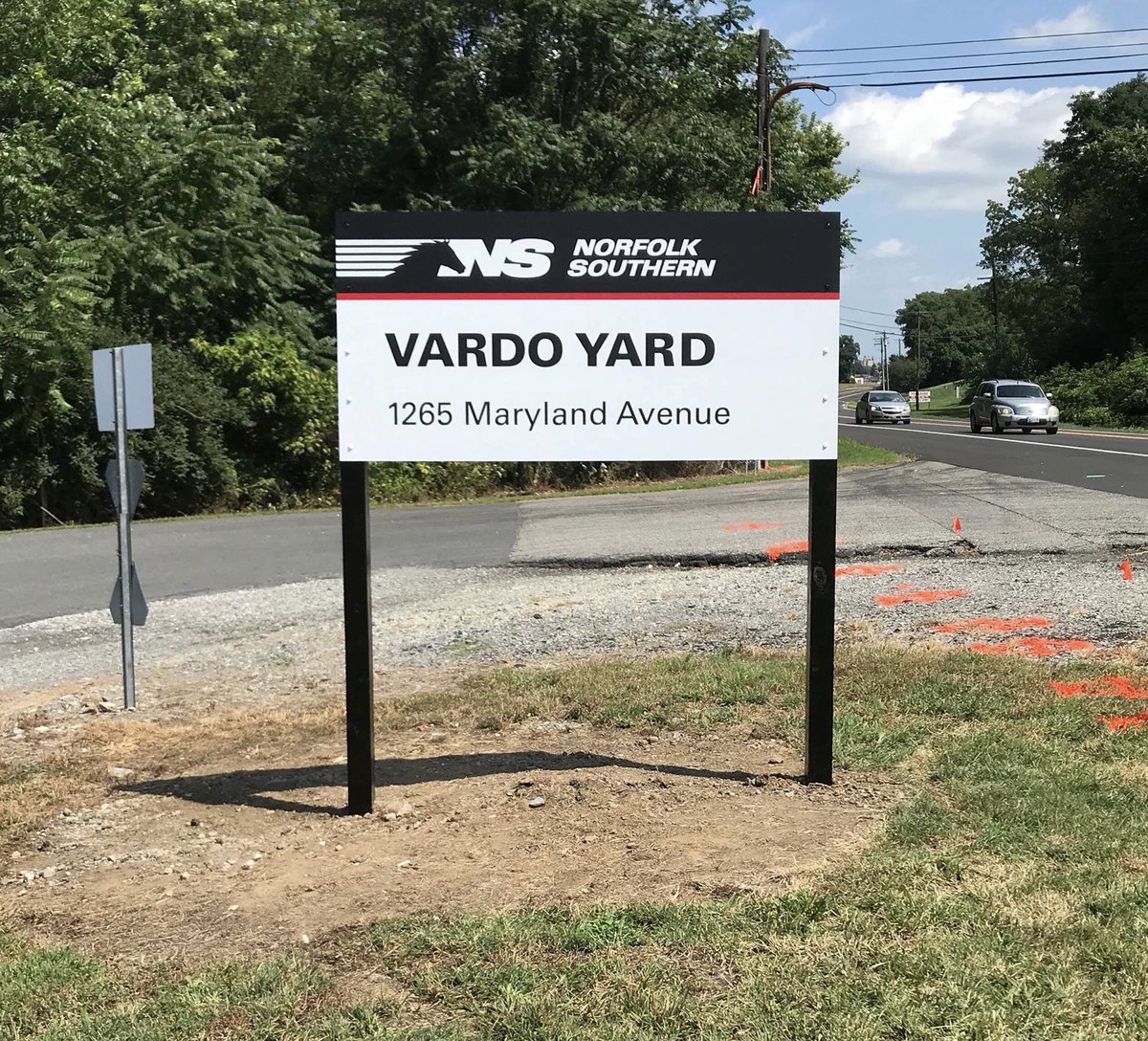 BradySignCo's tweet image. Thanks to ⁦@nscorp⁩ for the opportunity to upgrade branding at their Vardo Yard in Maryland. No location is outside of our reach! #NationalPrograms #PostnPanelSigns #RailroadSigns #OurSignsMeanBusiness