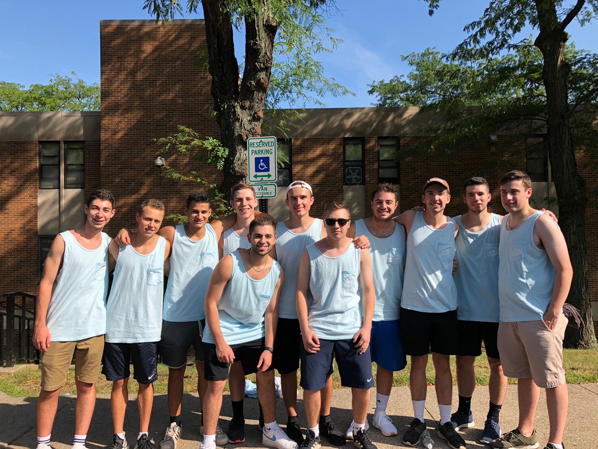 AEPiLehigh's tweet photo. AEPi is out at Upper Cents MOOV-ing in the Class of 2023! Welcome @LehighU! #Lehigh23 https://t.co/01v0T73Zf5