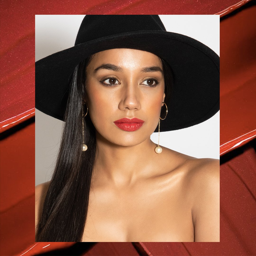 We love this classic shot created during our 2-day Portfolio Bootcamp for #makeup and #hair artists. 

Book your spot. Limited seating
>> blurmakeuproom.com/products/makeu…

#toronto #beautystudio #workshop #education #bootcamp #photography #professionals