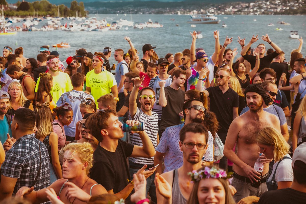 Mad to see so many people come together with so much energy and positivity. I’ve always been curious about how the Swiss party and this first experience at the Zurich Street Parade did not disappoint! Back asap please!🇨🇭🎉🥳