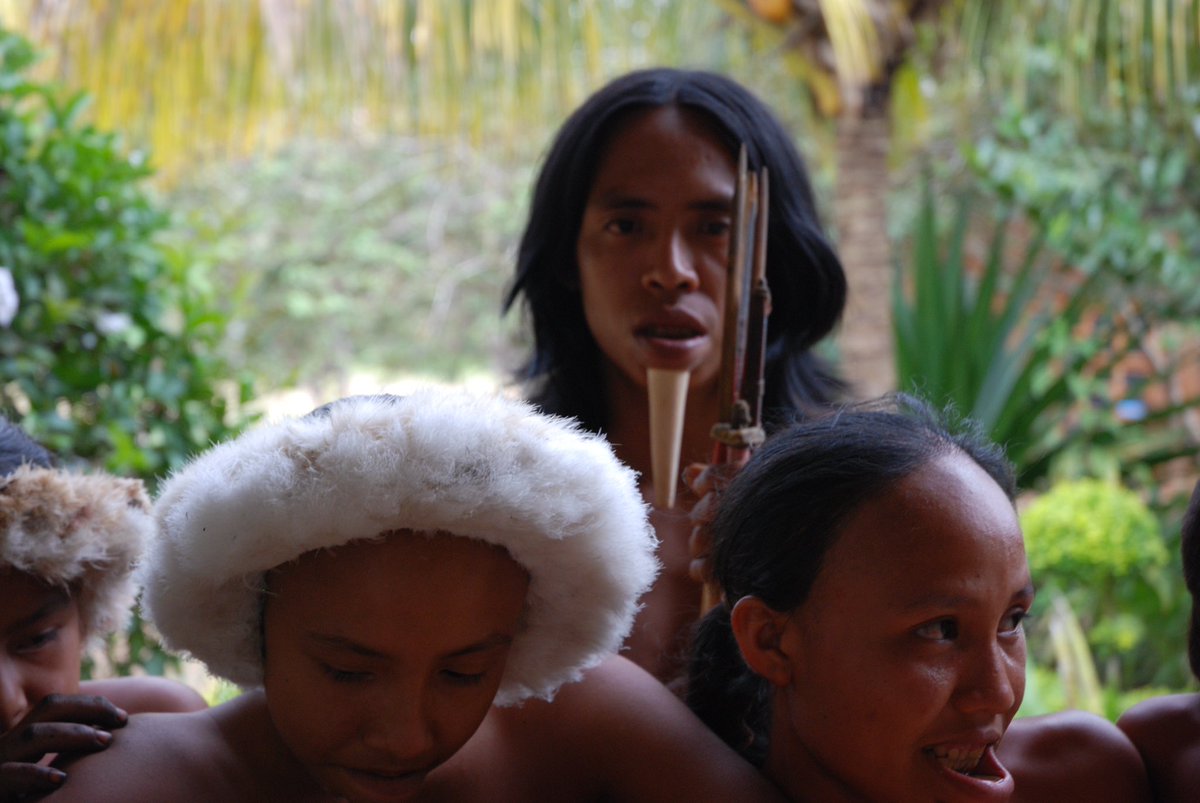 AngeloBonelli1's tweet photo. #Sovranismo e’ peggior nemico dell’ambiente e dell’umanità. #Bolsonaro ha portato ad aumento del 70% di deforestazione e incendi in #Amazonia .Le foreste in Siberia, Alaska bruciano per sfruttarne le risorse. Intanto indios e animali muoiono e il pianeta muore. #PrayForTheAmazon https://t.co/s0wGV9S3zY