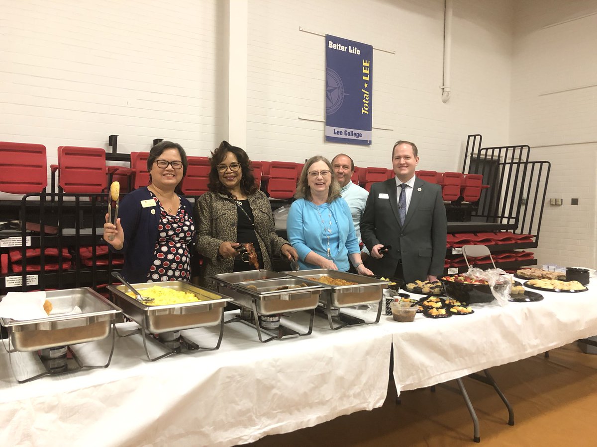 DoctorBCombs's tweet image. Staff appreciation breakfast at @leecollege!! #staffappreciation #highered #TeamworkMakesTheDreamWork