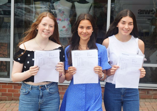 3 dual linguist students achieved a grade 9 in both French 🇫🇷 and Spanish 🇪🇸 #GCSEResults2019