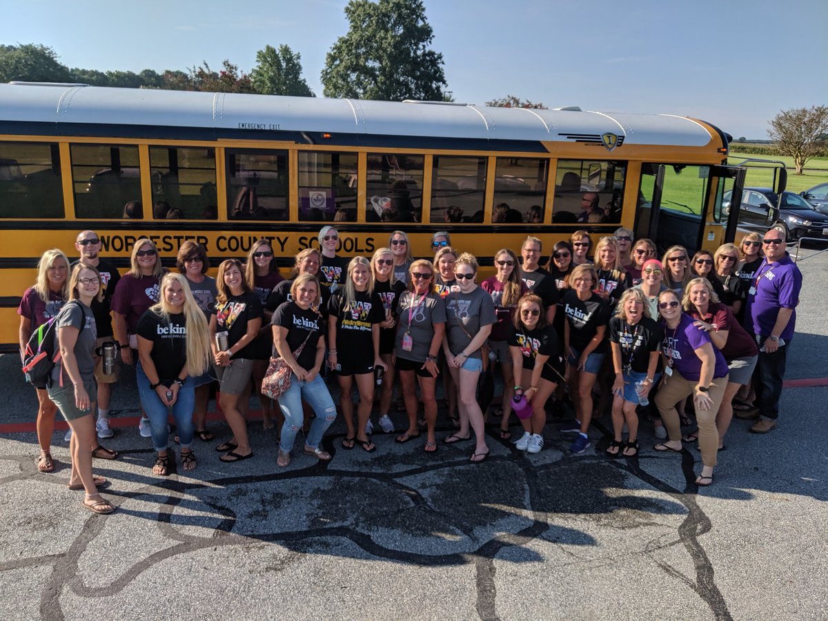 ShockTeachesArt's tweet photo. Snow hill community Caravan- seeing our kids in their neighborhood! @FisherT2019 https://t.co/Aj4fG2xCde
