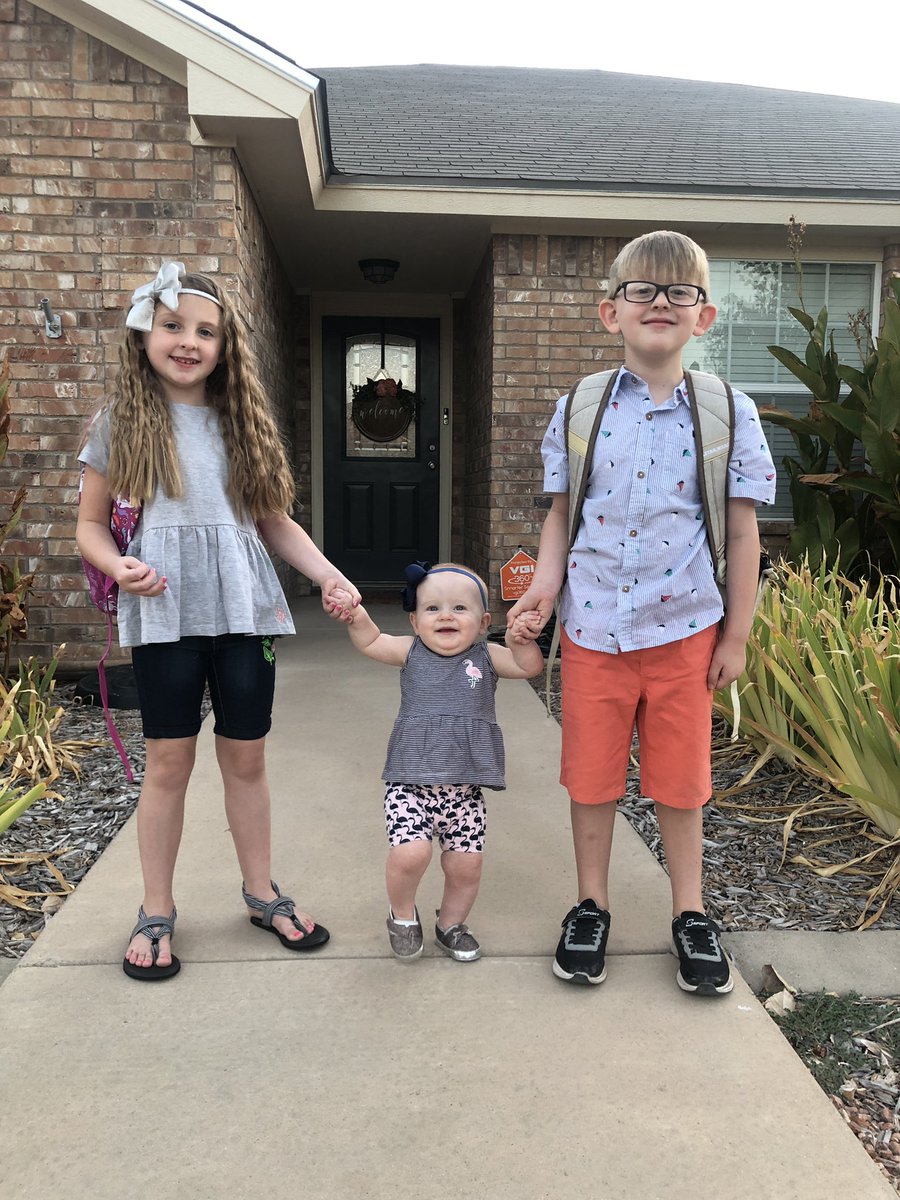 jackfranklyn's tweet photo. First day of kindergarten and second grade! Excited to have two kids at the same school. Looking forward to a great school year! #FirstDaySAISD @SanAngeloISD #BonhamRattlers https://t.co/CWp6v4ltBq