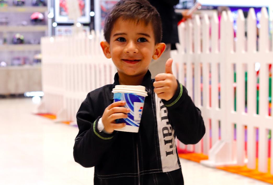 Lovely to see that even little people choose our the #AutoTraderPitStop to quench their thirst! 

<a href="/AutoTraderSA/">AutoTrader</a> <a href="/FestofMotoring/">Festival of Motoring</a>