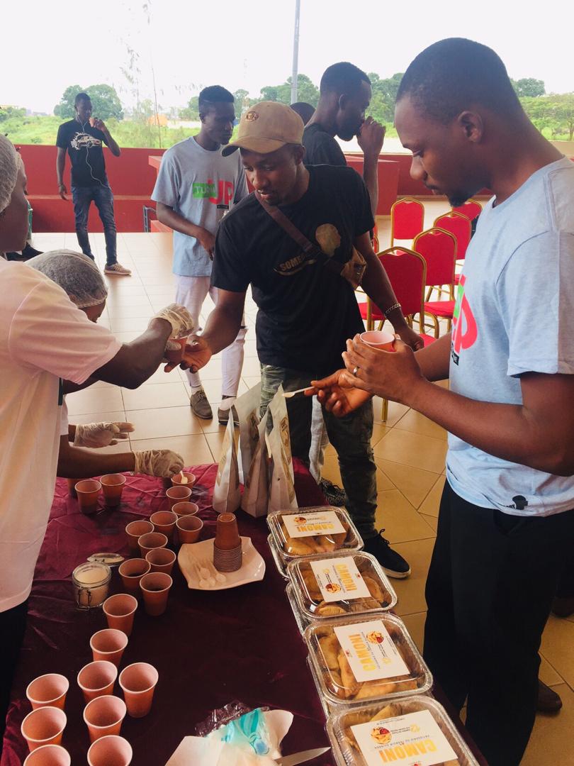 cafemontsnimba's tweet photo. Une jeunesse mobilisée pour soutenir un champion @krystikeur en prélude au grand show du Turn Up sur scène 👌

Fier supporteur, nous le sommes #MadeinAfrica #MadeinGuinea @diakatop10
@SoulBangs @KeylaOfficiel @gnamakalah https://t.co/kJL382cEI0