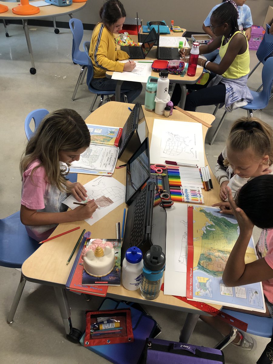 BethMiller_HES's tweet photo. Learning geographical landform regions in fifth grade today! #technologyenhancesinstruction #HerffES #Weareboerne #dreamjourneylegacy https://t.co/IgDMmsDmws