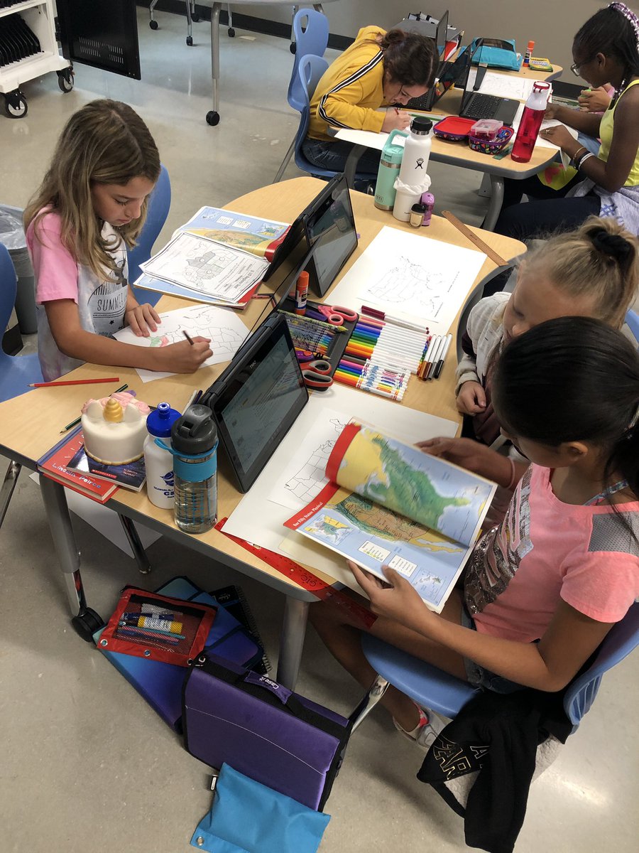 BethMiller_HES's tweet photo. Learning geographical landform regions in fifth grade today! #technologyenhancesinstruction #HerffES #Weareboerne #dreamjourneylegacy https://t.co/IgDMmsDmws