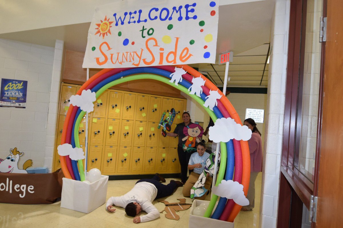 lyfordcisd's tweet photo. Welcome to SunnySide! #bulldogsleadtheway #GreatThingsHappenHere #TechBash2019 #lcisdtechbash #TechStory7 https://t.co/VQbXKY88cv