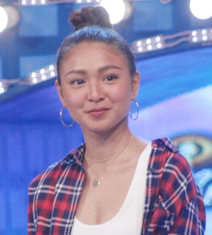 itgirlnadine's tweet photo. may makeup o wala, luluhuran ko 'to https://t.co/XnDw6gWlha