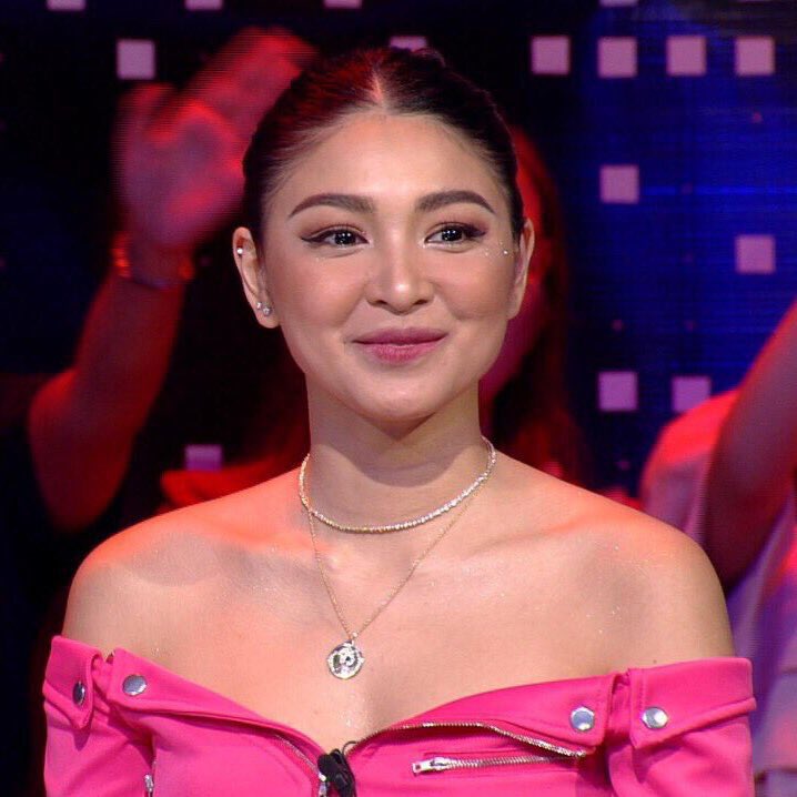 itgirlnadine's tweet photo. may makeup o wala, luluhuran ko 'to https://t.co/XnDw6gWlha