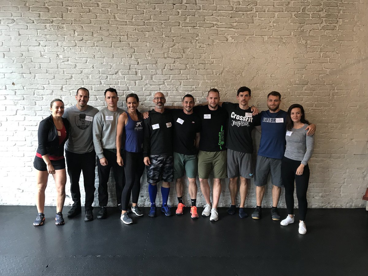 CrossFitDEU's tweet photo. #ThrowbackThursday zum letzten Wochenende als diese motivierten Coaches einen Schritt weiter gegangen sind und ihren #CrossFitLevel2 Kurs bei #CrossFitMyLeo in Berlin gemacht haben!👍🏻
Geht auch ihr diesen Schritt und bildet euch weiter https://t.co/bns3yDgqkN
#CrossFit https://t.co/auPaPJx4Tk