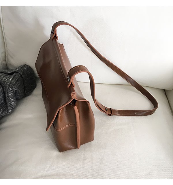 ignichashop's tweet photo. 🌻#พร้อมส่ง! Ryu bag 390บาท #ส่งฟรี แค่รูปทรงก็ชิคแล้ว กระเป๋าสะพายหนังขวัญด้วยรูปทรงที่เก๋ มีช่องซิปสำหรับใส่ของสำคัญ แบ่งเซคชั่นชัดเจน สะดวกในการใช้งาน 
#กระเป๋าเป้ #กระเป๋าถือ #กระเป๋าสะพาย #กระเป๋าผ้า #กระเป๋าน่ารัก #กระเป๋าแฟชั่นเกาหลี #กระเป๋าผ้า #ถุงผ้า #กระเป๋าเกาหลี https://t.co/fdKgIbUQXv