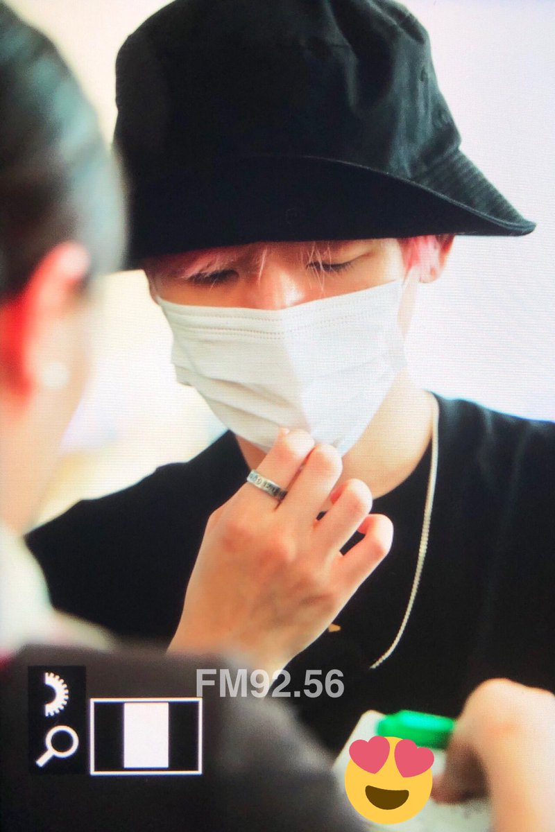 yeolspuppy's tweet photo. I just saw this and I'm crying.....they are wearing couple rings, someone send help to me, they are so BRAVE😭😭😭😭😭❤❤❤❤❤❤❤ https://t.co/uqVqk2KOcf