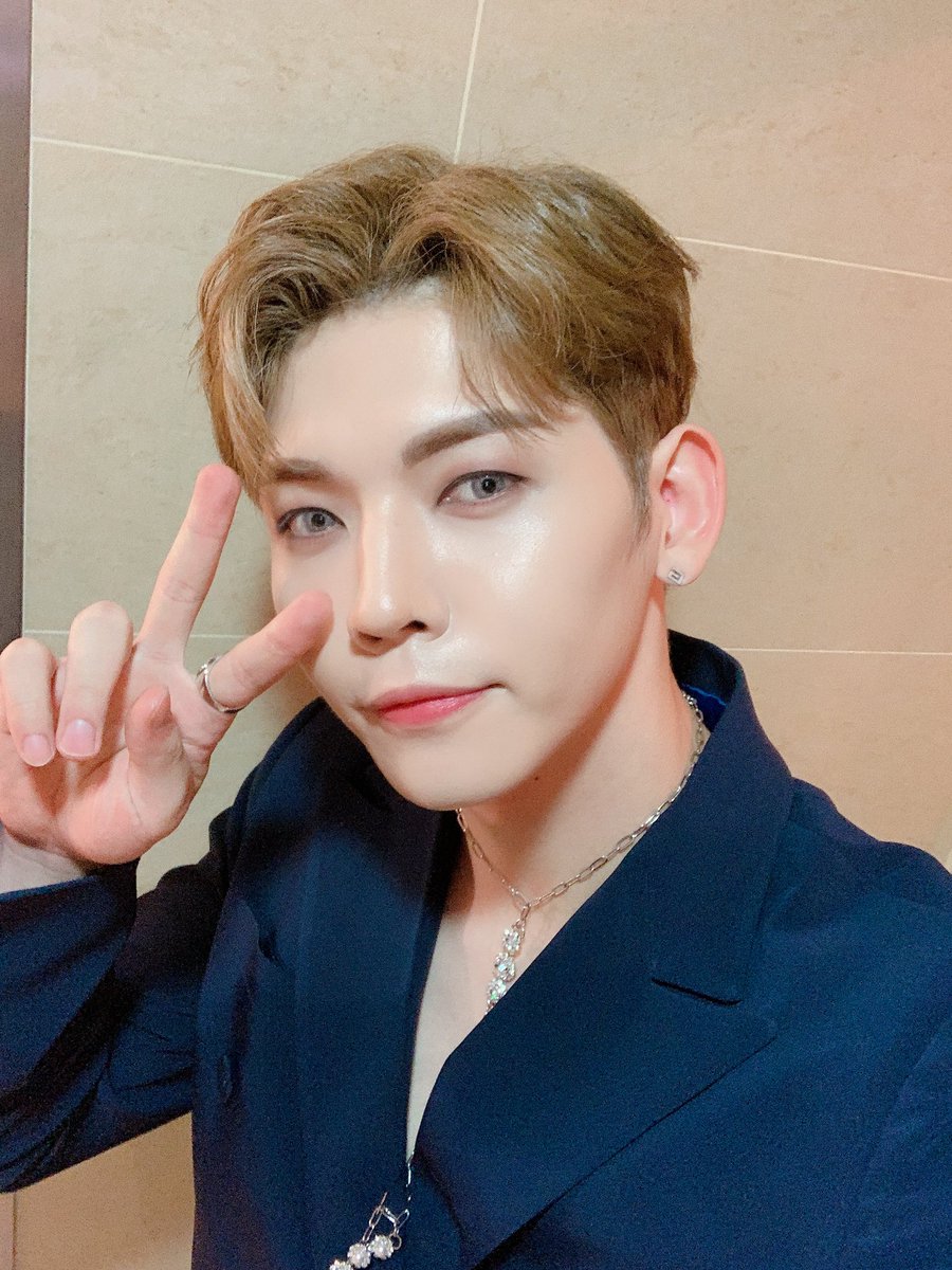 UP10TION's tweet photo. [#쿤] your gravity 첫 방 허니텐 덕 분에 잘 마무리 했어요 ㅠㅠㅠㅠ❤️❤️❤️ https://t.co/ePchn7mocn