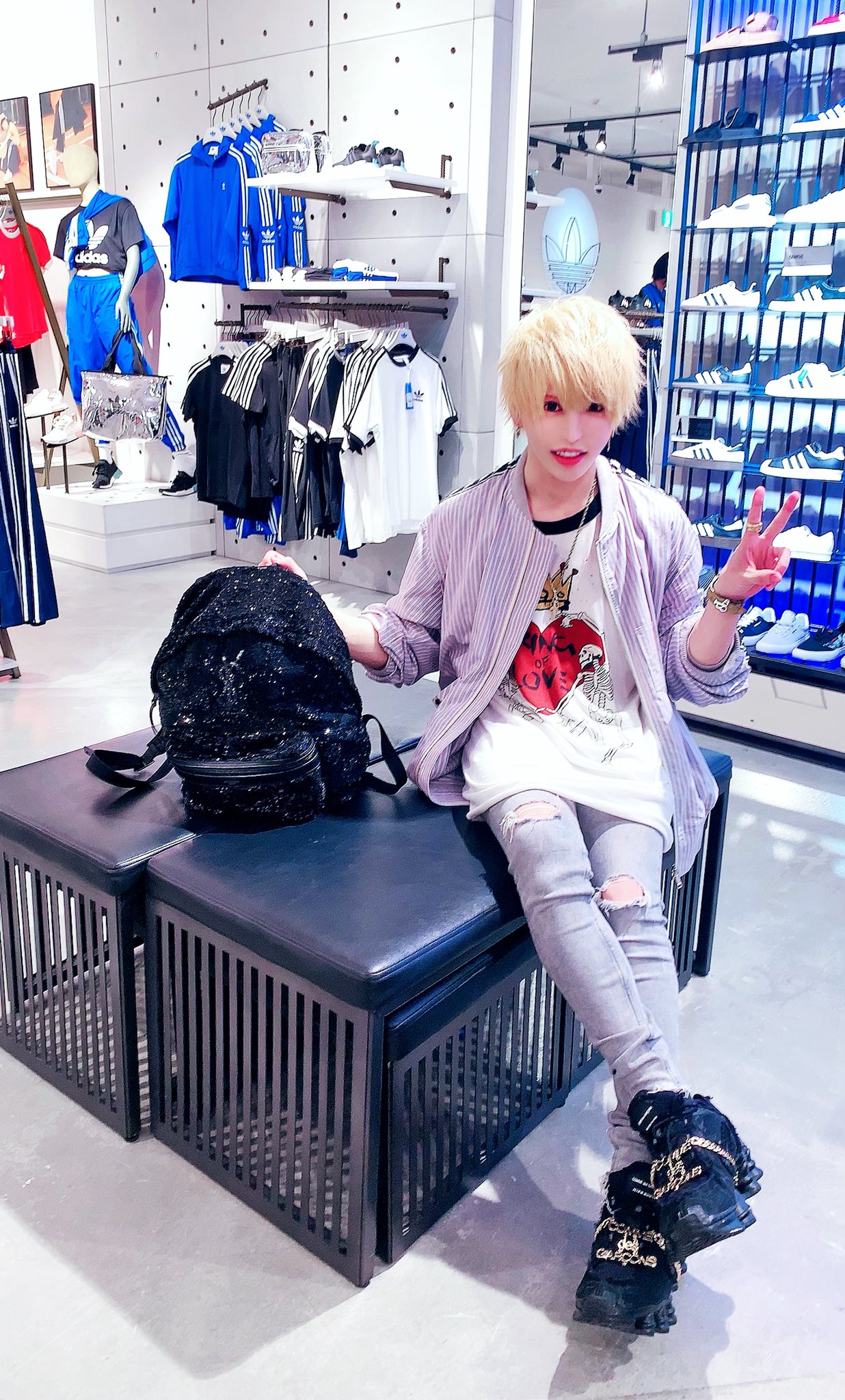 The Raid 星七 れいど せな No Twitter 終わってからやぁかずとダイバーシティで買い物した 長期遠征で無駄にオシャレするのに疲れたからアディダスでジャージ買った あと髪の毛金パにしました何か色入れるつもりやけど 明日は撮影 歌舞伎町で物販会です