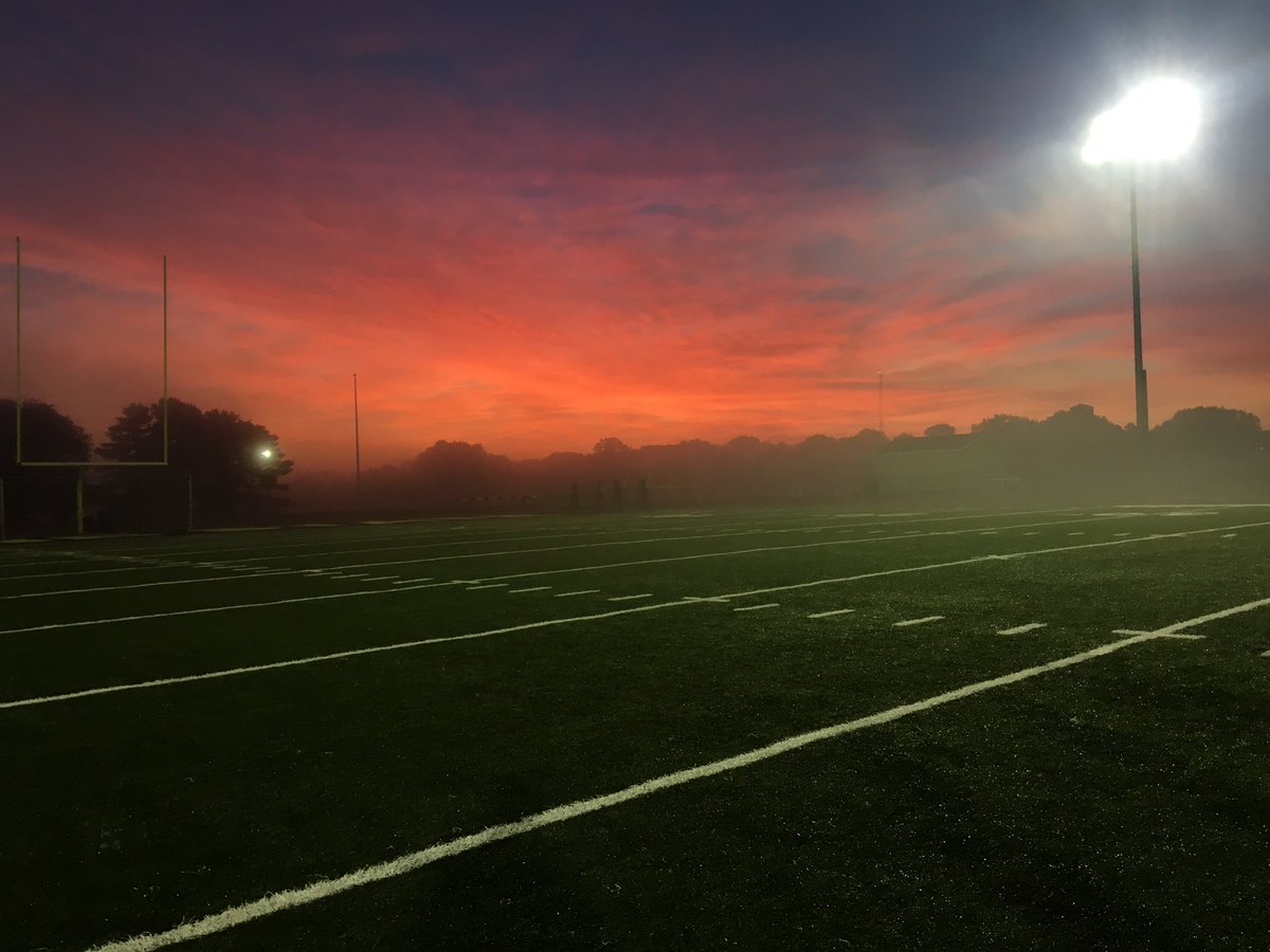WayneStSoccer's tweet photo. Trained through the sunrise and the fog this morning. #Gameday tomorrow!

#GoCats🐯 | #PlayForThePaw🐾 https://t.co/npkDAZV1Gs