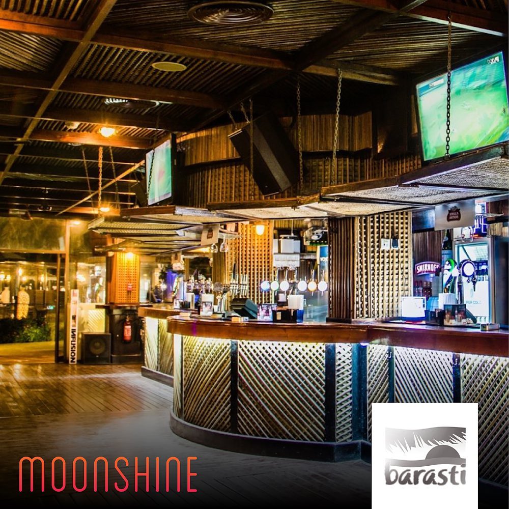 Calling all beach bunnies!! 🏖 Are you ready to double the fun this weekend?? Head down to our partnered venue Barasti Dubai 🏝 and use the Moonshine app to get a sweeeeet Double Up offer!