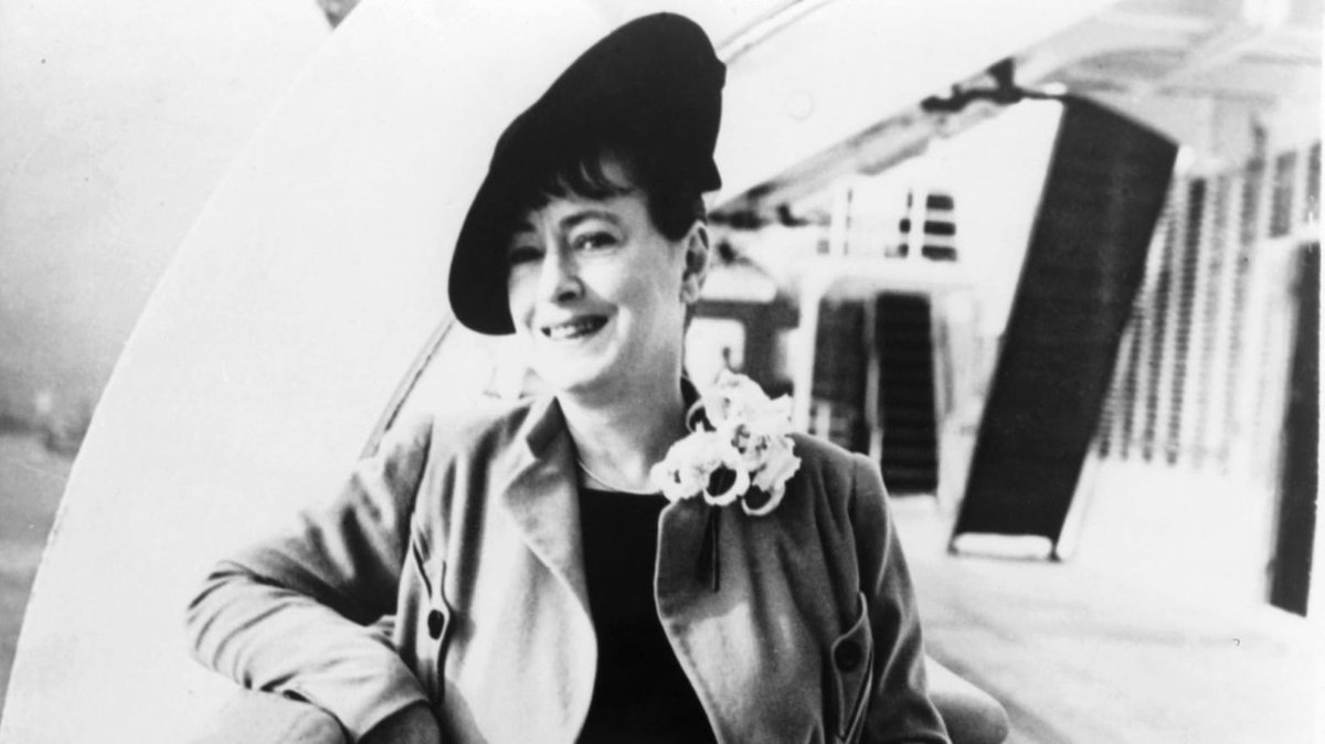 poetshouse's tweet photo. Some men break your heart in two;
   Some men fawn and flatter,
Some men never look at you;
   And that cleans up the matter.

Happy birthday, Dorothy Parker!
@VikingBooks https://t.co/o8GaXS0W72