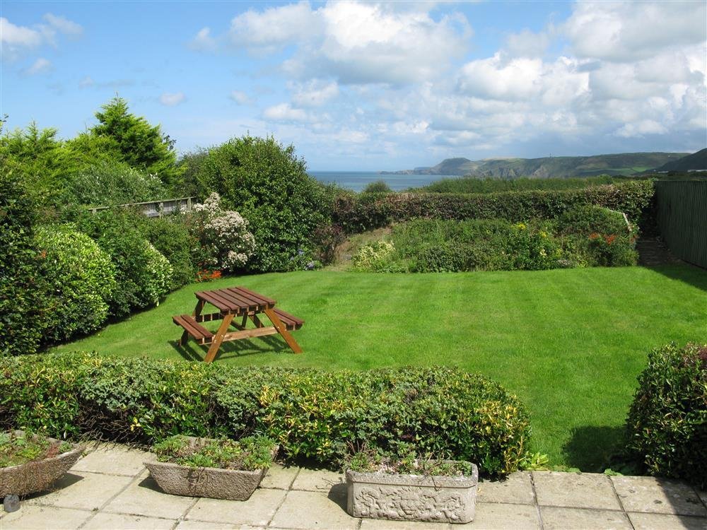 cottageswales's tweet photo. Available for the #BankHoliday. Sleeps 4 in Aberporth. Single storey #HolidayCottage just 10 mins walk from beaches. #CardiganBay.
https://t.co/sngdt2IbjO https://t.co/seC8SJzgm6