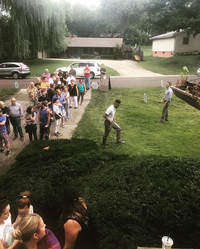 brown_button's tweet image. Great line today at our vintage packed KC sale. Open til 4pm, click link via profile for more info. ift.tt/2TWSFmh