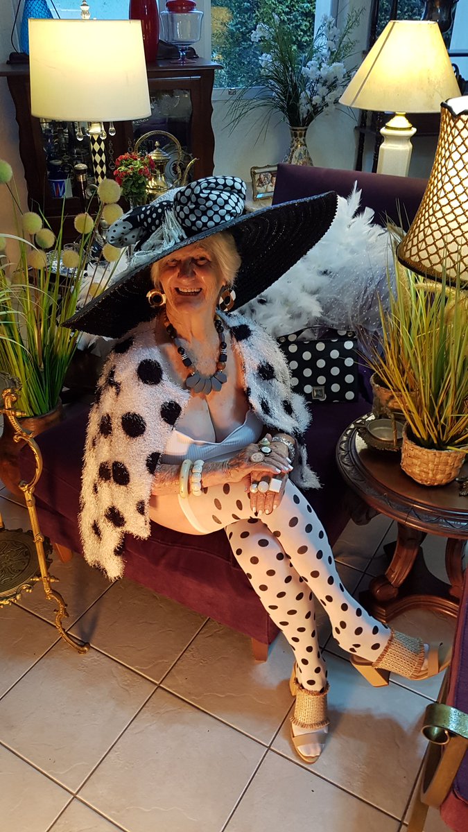 IzauraDemari's tweet image. &quot;Estilo é saber quem é você, saber a mensagem que quer passar e não dar a mínima para o resto.&quot;
Gore Vidal
#izaurademari #influencer #editorialdemoda #revistademoda #longevidade #spfw #model #glamour #blogueirademoda #floripa #florianopolis #modelo