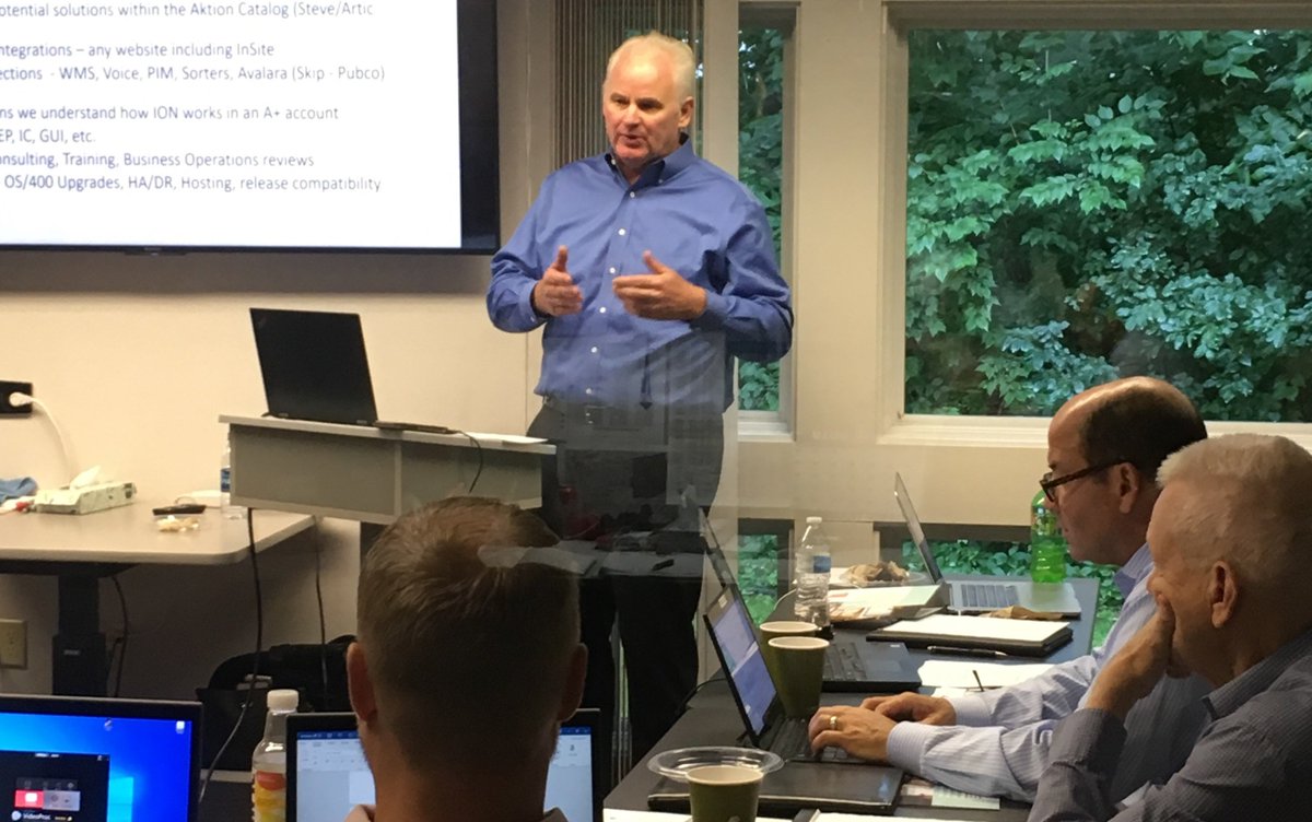 AktionFigures's tweet photo. Here you will spy @PhilatAktion presenting during the #supplychain sales meeting. https://t.co/5yU69Ga1xR