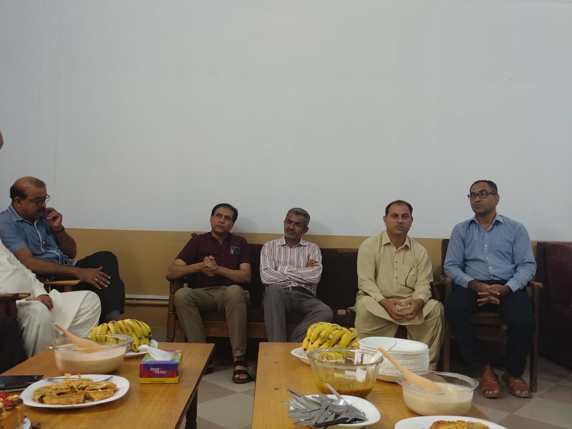 AzharShahSindh's tweet photo. Indebted to Hon Prof Dr Imdad Ali Ismaili, Dr Farida Panhwar, Dr Kamran Taj Pathan, Dr Arifa Bhutto and all other colleagues who arranged a well wishing gathering today at IICT to celebrate my appointment as Focal Person Sindh University Campus Larkana. https://t.co/thNe4XsiCs