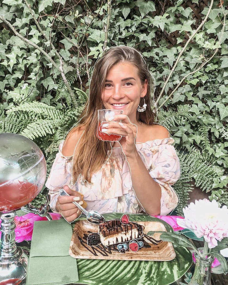 SalBachiller's tweet photo. Está permitido sacarse fotos 📸 tan chulas como la de nuestra amiga @susienena en todos los rincones de nuestros #GastrobaresSB 😍‼ Menciónanos con el hashtag #SBFriends y estaremos pendientes para darle mucho amor ❤❤❤ #salvadorbachiller #madrid #rooftop #terrace #summer https://t.co/vFf1nOLrJN