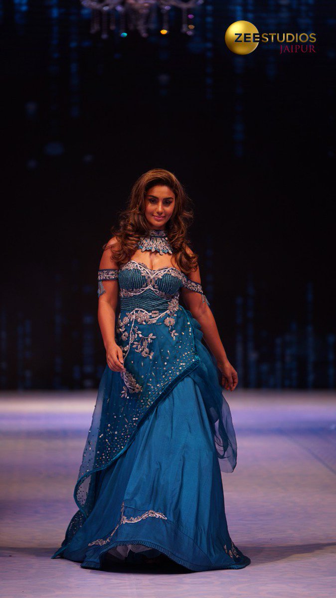 ZEESTUDIOSjp's tweet photo. #ThrowbackThursday to DNA Fashion Connect Season 3 at ZEE Studios, Jaipur which was all about the idea and ethos of fashion.
#DNAFashionConnect #DNA #FashionConnect #ZeeStudios #ZeeStudiosJaipur #esselvisionproductions https://t.co/gpZAAMmFZ6