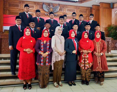Selamat dan sukses atas dilantiknya19 anggota Fraksi PDI Perjuangan DPRD Kab. Klaten terpilih periode 2019-2024. Semoga amanah mengawal aspirasi masyarakat Kab. Klaten.
#pdiperjuangan 
#pdipjateng
#kandangbant3ng 
#indonesiahebat
