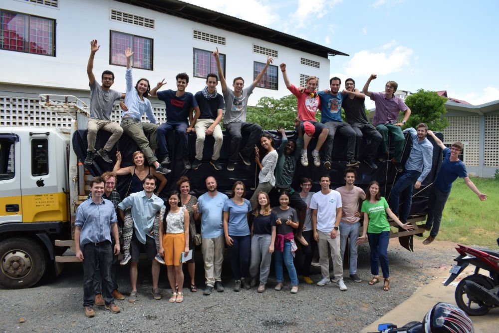 ULBruxelles's tweet photo. Défi relevé pour les 23 étudiants de @PolytechBXL qui se sont rendus au Cambodge afin de construire des séchoirs de poivre !
Résultat : 3 séchoirs à poivre installés dans les plantations de poivre de la région de Kep. #Codepo #pepperchallenge https://t.co/LbwV1vuqLF https://t.co/4J5ctRnSWe