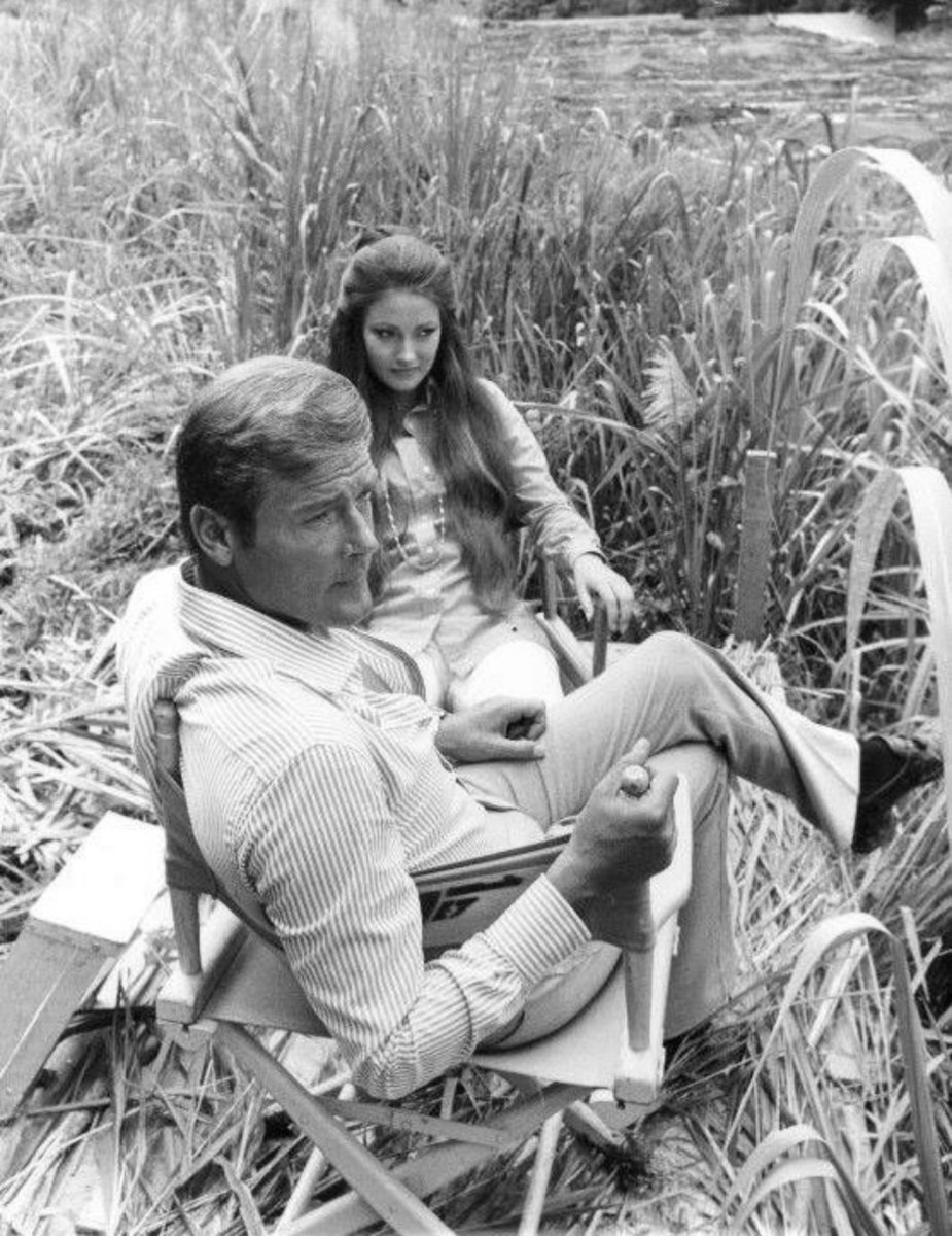 Thunderballs Org Behind The Scenes With Roger Moore And Jane Seymour On Location In Jamaica During Filming For Live And Let Die 1973 Bond Jamesbond Visit The Thunderballs James Bond Picture