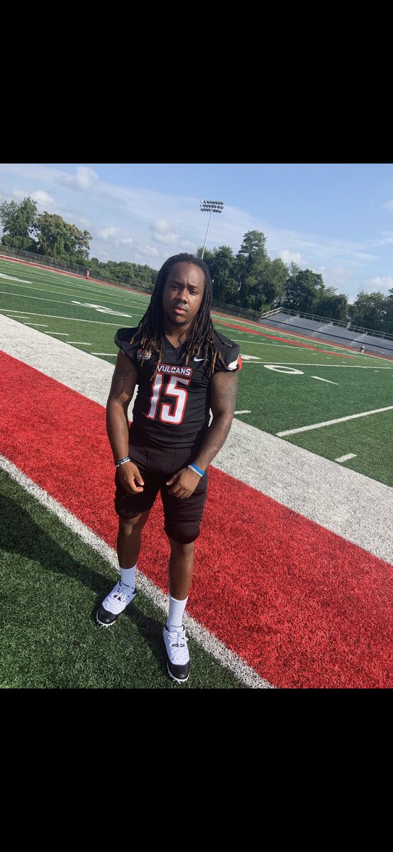 Gee_btc's tweet photo. 15 street baby 🔴⚫️❤️ #seniorszn #calu https://t.co/Whc9J78WAG