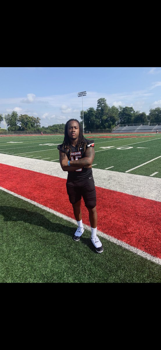 Gee_btc's tweet photo. 15 street baby 🔴⚫️❤️ #seniorszn #calu https://t.co/Whc9J78WAG