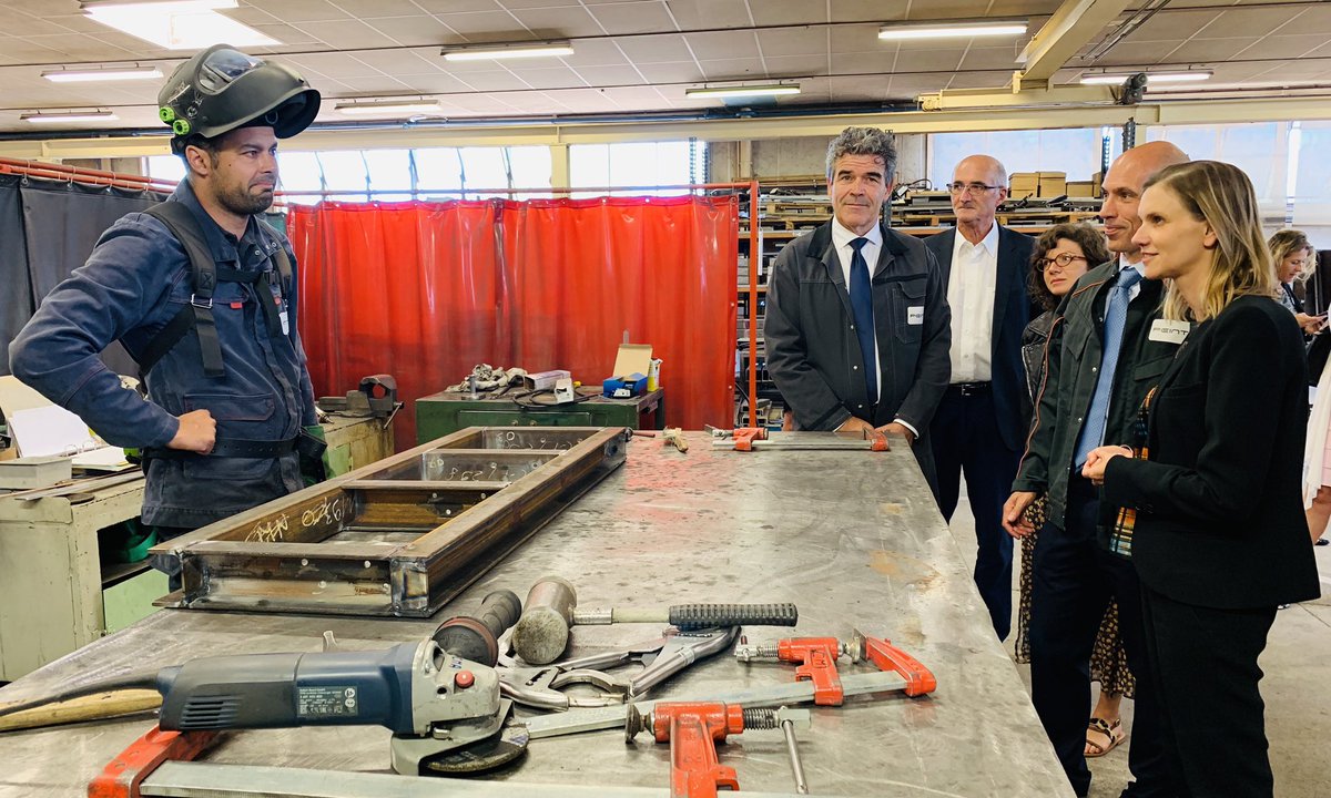 AgnesRunacher's tweet photo. La journée se poursuit avec la visite de #Peinta, spécialisée dans la conception, la réalisation et l’intégration d’équipements électrotechniques.
👉 Accompagnée par l’Etat en 2015-2016, l’entreprise a surmonté ses difficultés et se développe à nouveau. https://t.co/FK7WZXZBl8