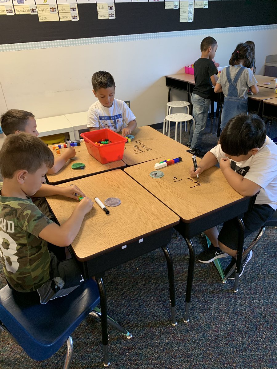 rlcramer19's tweet photo. We love math workshop! #elliottlearners https://t.co/nXvZGiDJWu