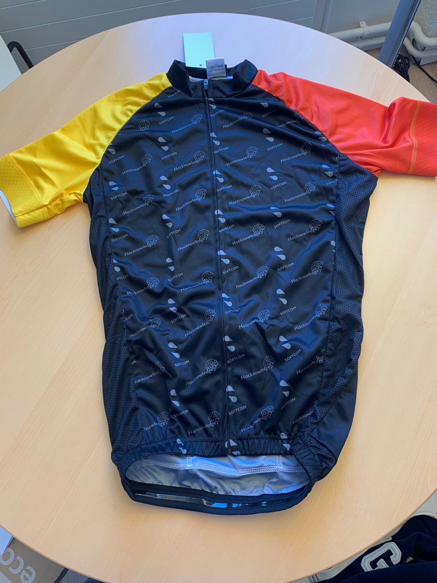 HacknowledgeCH's tweet image. There is a new unofficial 🇨🇭cycling team... and we have received our new bike jerseys🚵‍♀️😃Thank you to our friends @softcom_pro for organizing this !