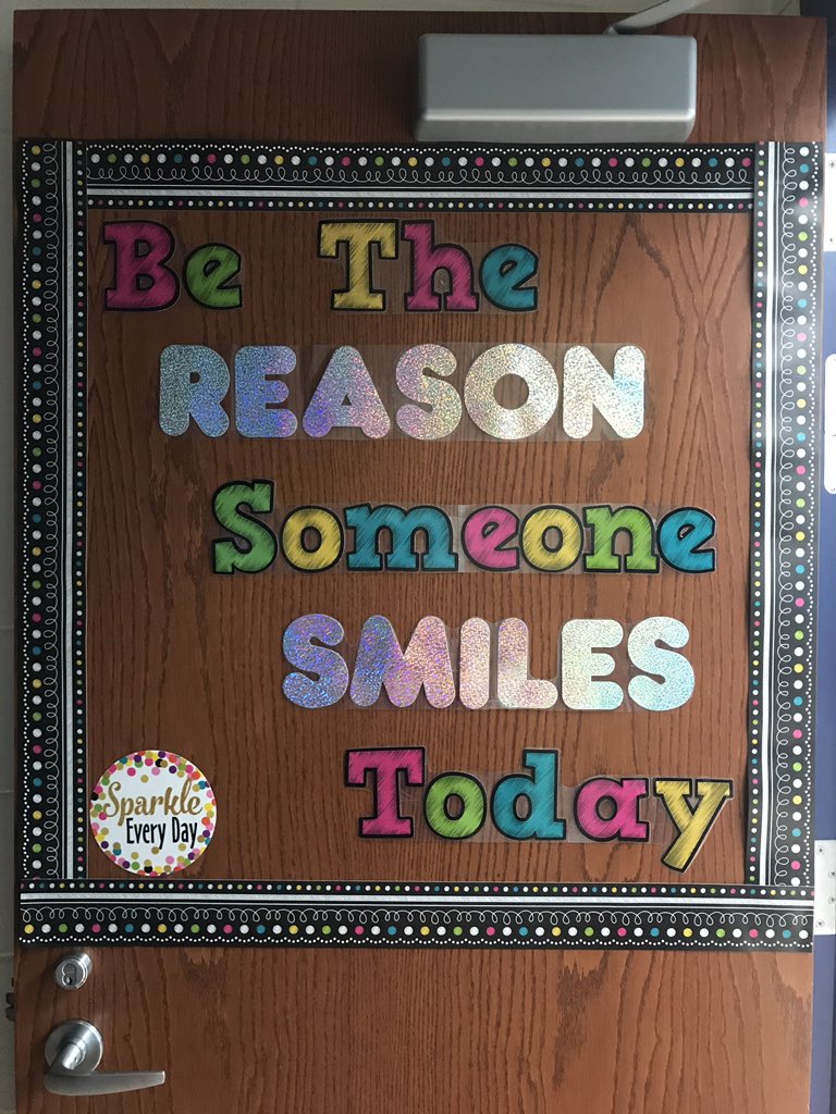 heatherfalkner's tweet photo. The outside and inside of my classroom door... #positivevibes #positivity #positiveoutlook #starttheyearoffright #amazingthingshappenhere #bethereasonsomeonesmilestoday #teacherlife #teachersfollowteachers https://t.co/KBnLXlAHZT
