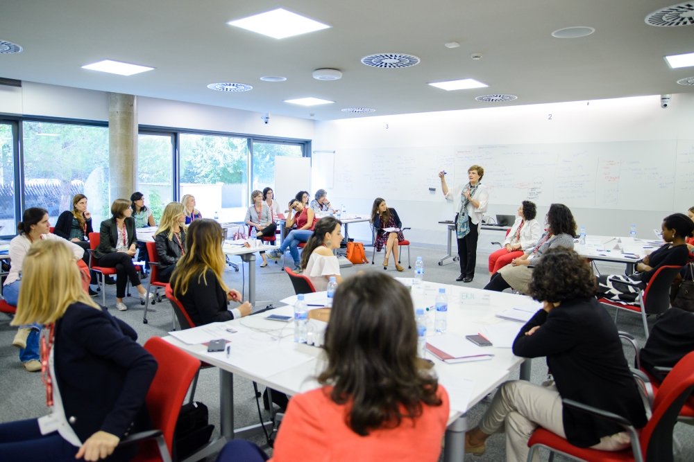 iesebschool's tweet photo. At IESE, we're proud to lean on a mosaic of teaching methodologies, from the #casemethod to simulations to online learning, tailored to our students' changing needs. Read more about our methods, and how they've evolved. #aWaytoLearn https://t.co/gcziueV2Kz https://t.co/AN9XI6hHq6